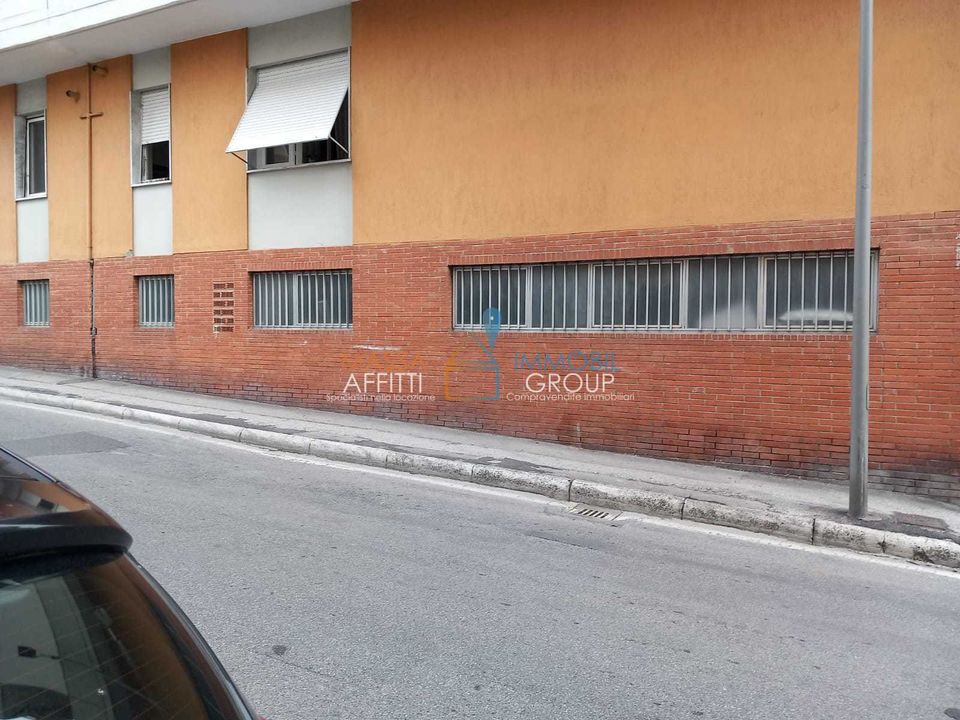 Erhvervsejendom i Carrara, Massa and Carrara - foto 3