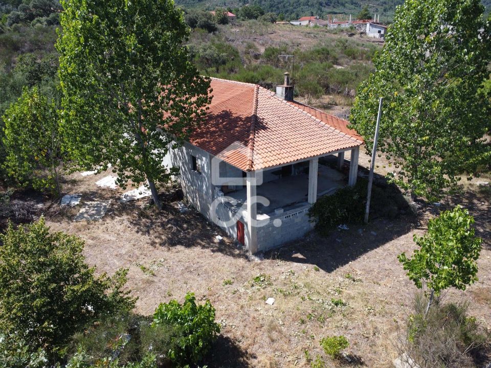 Helårsgrund i Santa Cruz-Trindade e Sanjurge, Vila Real - foto 2