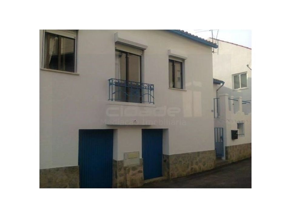 Villa i Pinheiro de Coja e Meda de Mouros, Coimbra - bilde 1