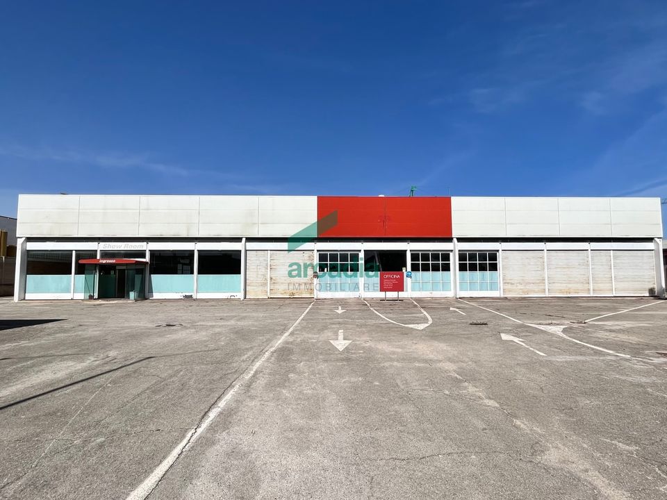 Erhvervsejendom i Bari, Bari - foto 1