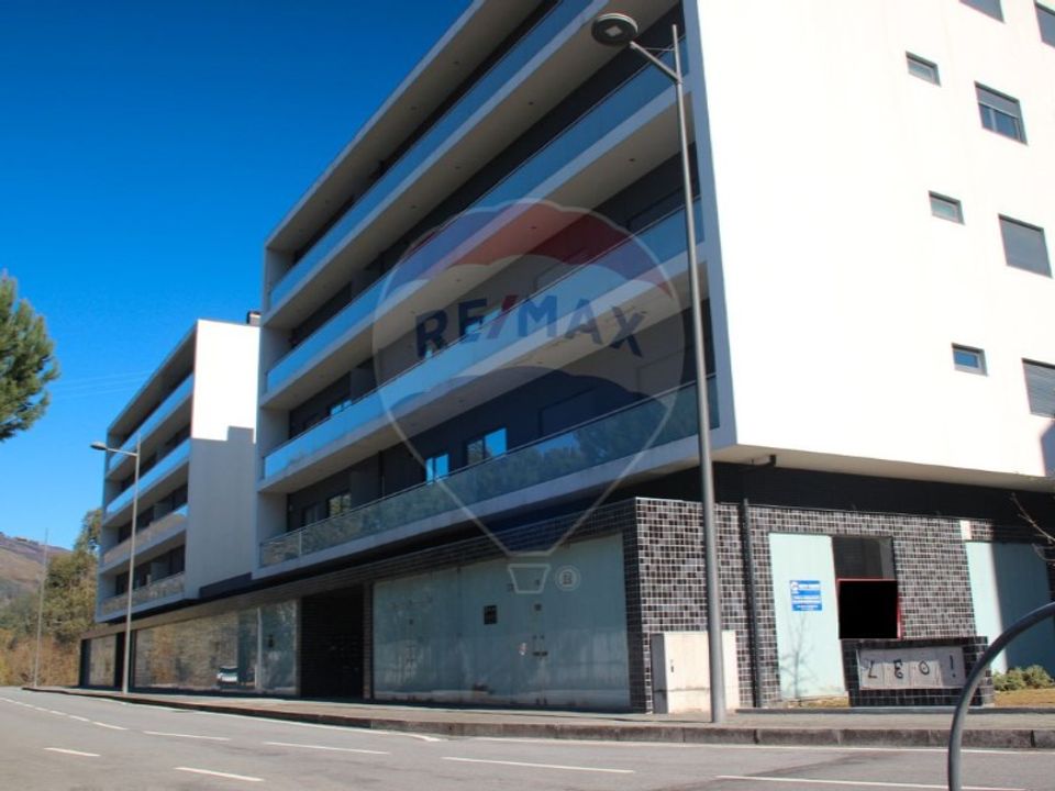 Commercial property in Moimenta, Braga - photo 1