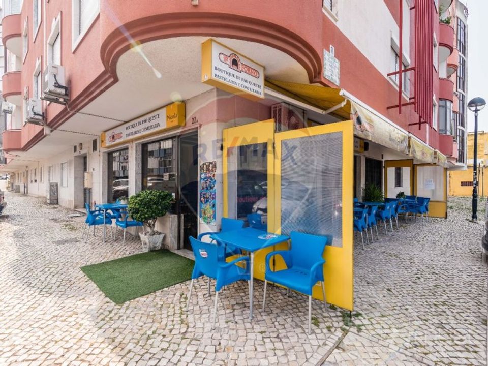 Erhvervsejendom i Amadora, Lisbon - foto 1