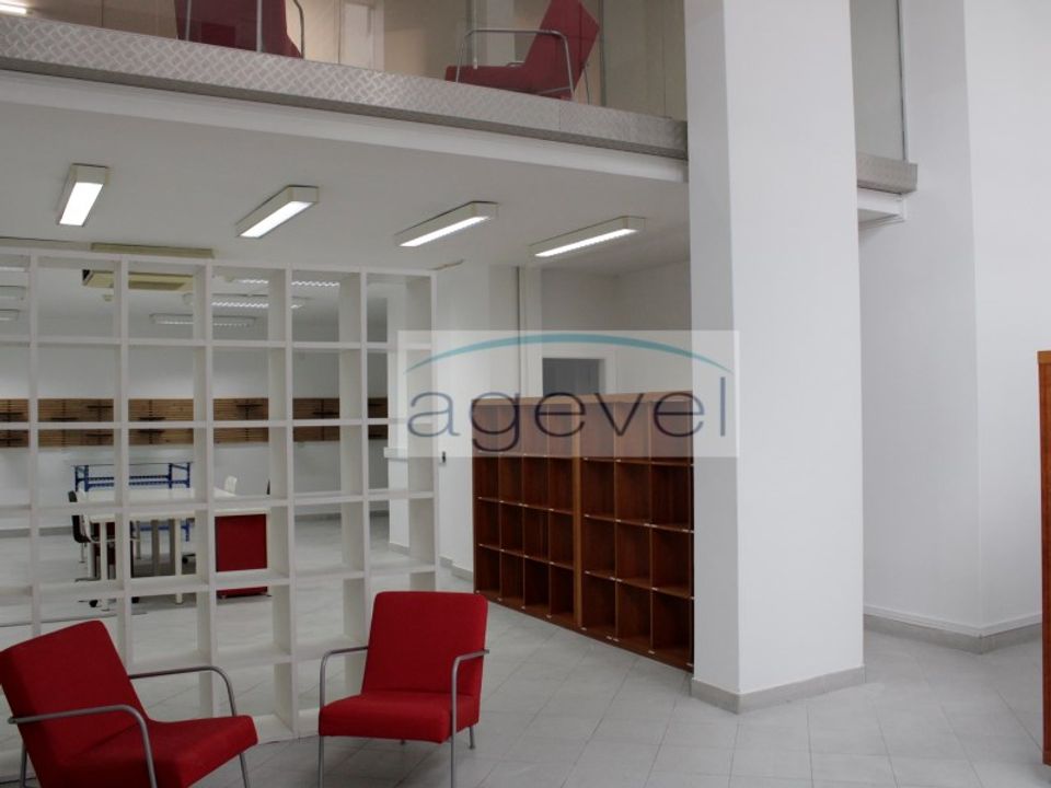 Erhvervsejendom i Alges, Lisbon - foto 1