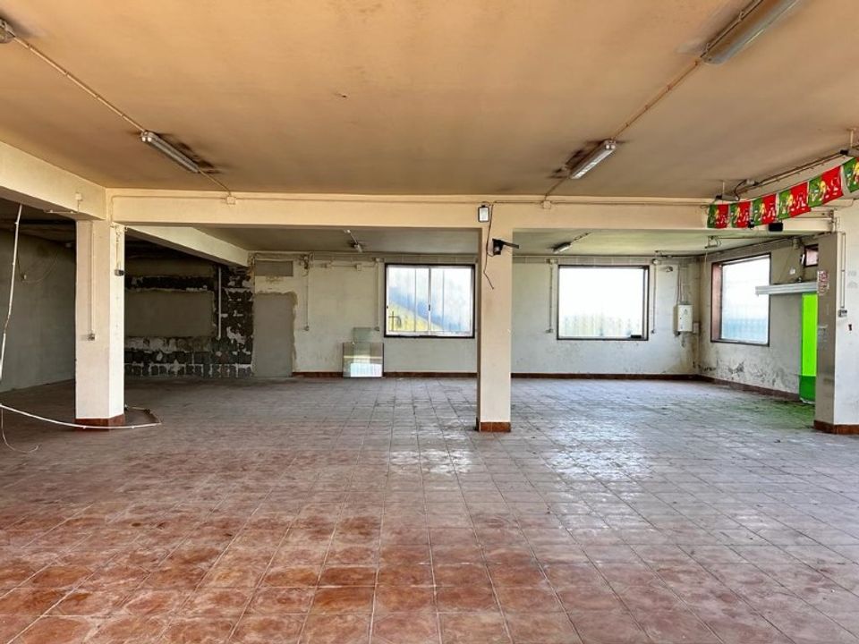 Erhvervsejendom i Lever, Porto - foto 3