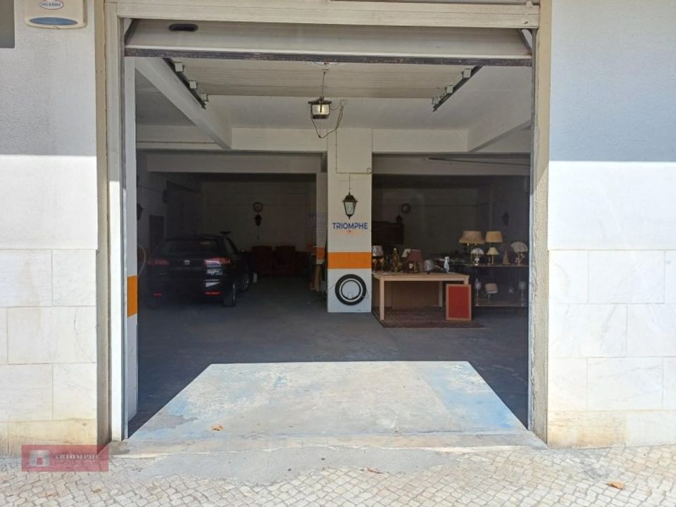 Garage i Santo Onofre e Serra do Bouro, Leiria - foto 1