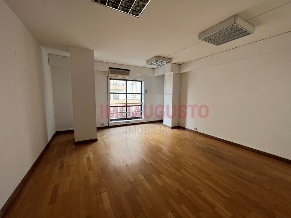 Commercial property in Guarda, Guarda - photo 1