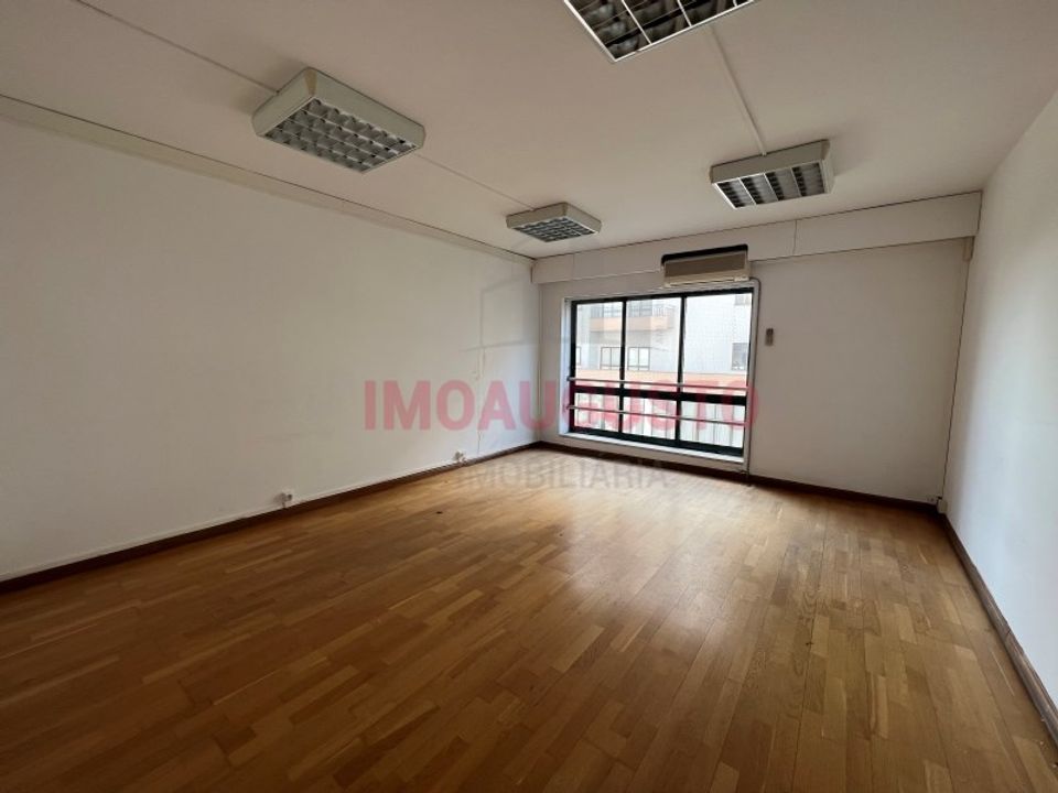 Commercial property in Guarda, Guarda - photo 2
