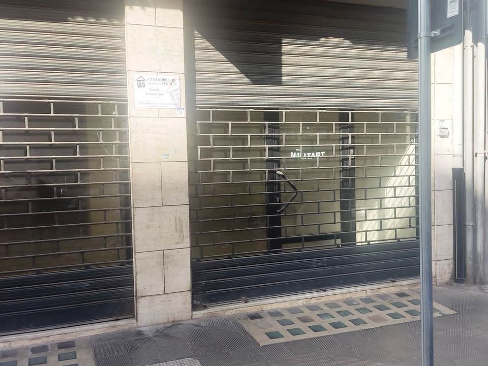 Erhvervsejendom i Bari, Bari - foto 1