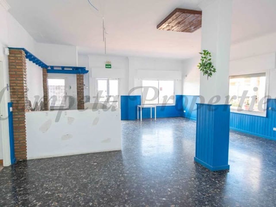 Commercial property in Competa, Malaga - photo 2