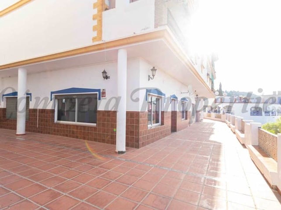 Commercial property in Competa, Malaga - photo 3