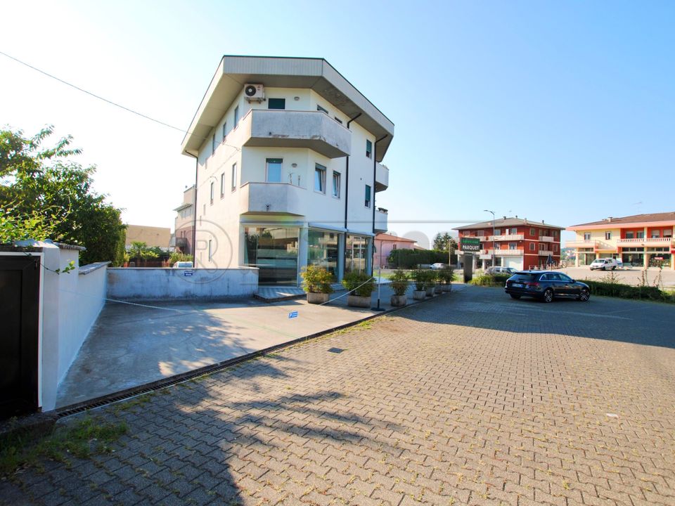 Garage i Cornedo Vicentino, Vicenza - foto 2