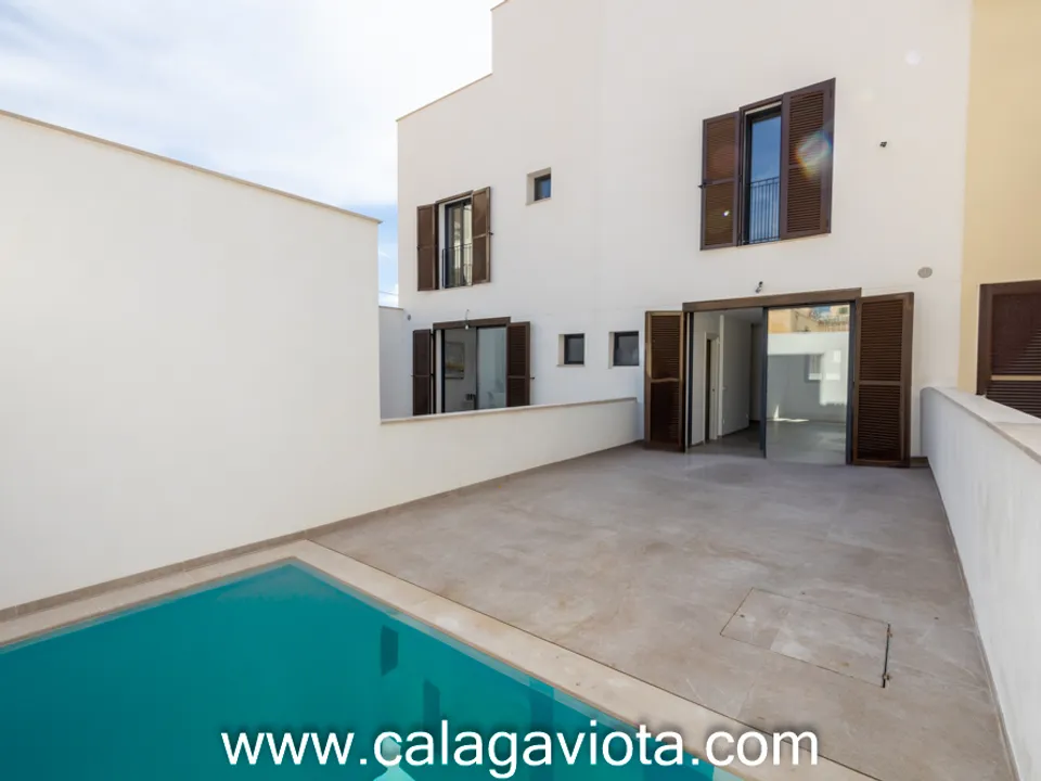 Casa adossada a Colonia De Sant Jordi, Mallorca - foto 1