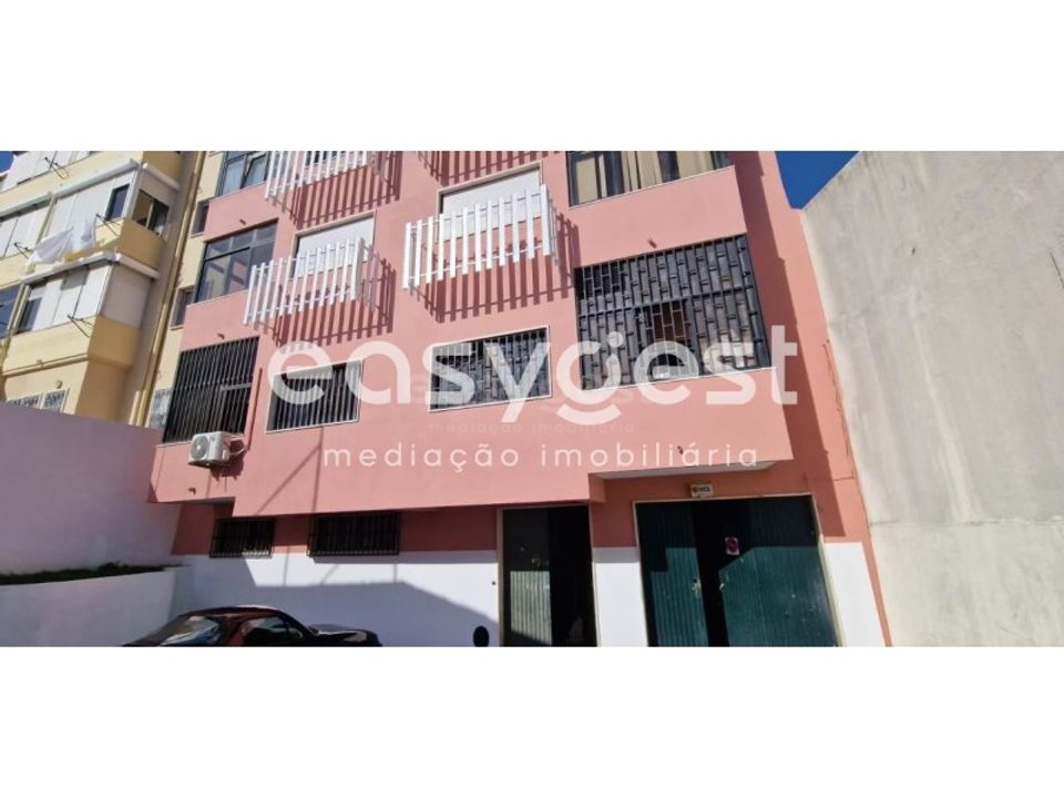 Erhvervsejendom i Amadora, Lisbon - foto 1