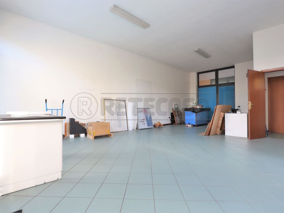 L'establiment comercial a Longare, Vicenza - foto 3
