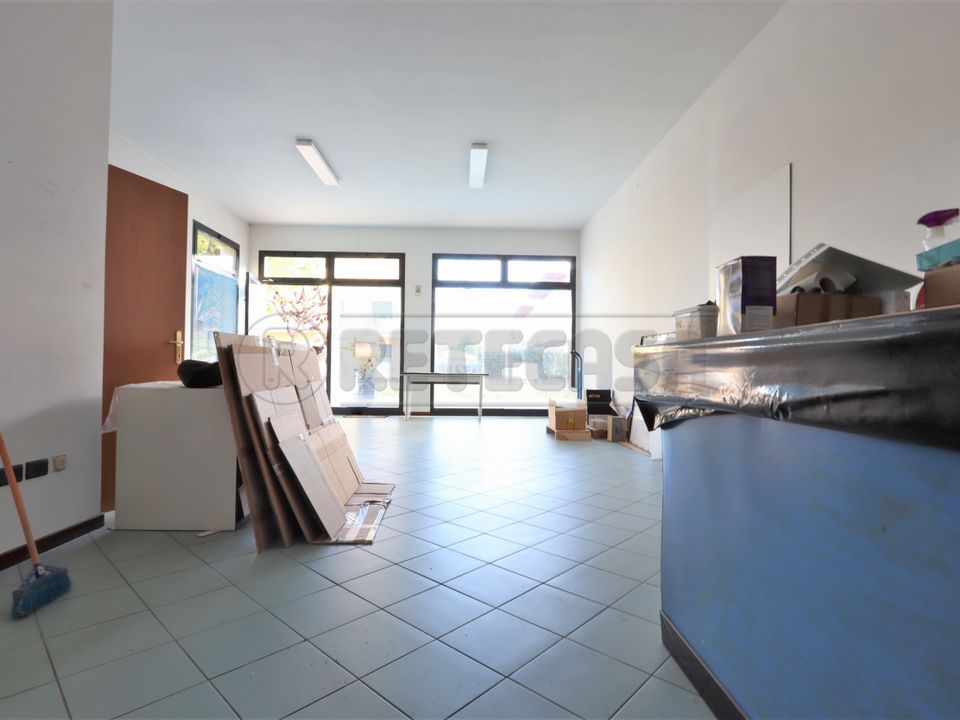 L'establiment comercial a Longare, Vicenza - foto 4