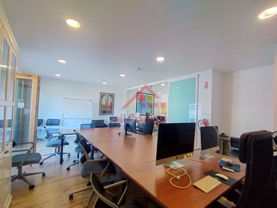 L'establiment comercial a Matacaes, Lisbon - foto 3