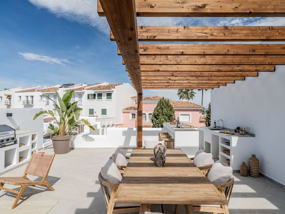 Penthouse in Benahavis, Malaga - photo 1