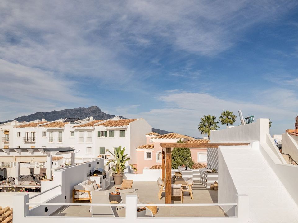 Penthouse in Benahavis, Malaga - photo 2