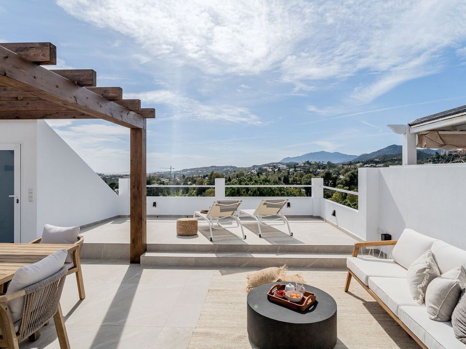 Penthouse in Benahavis, Malaga - photo 3