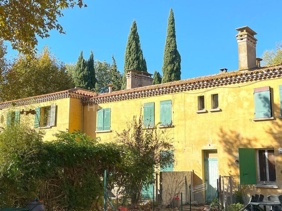 Villa en Arles, Bouches-du-Rhone - foto 1