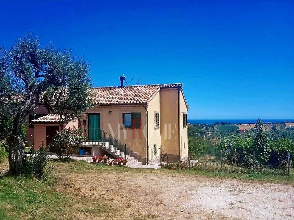 Landejendom i Cupra Marittima, Ascoli Piceno - foto 1