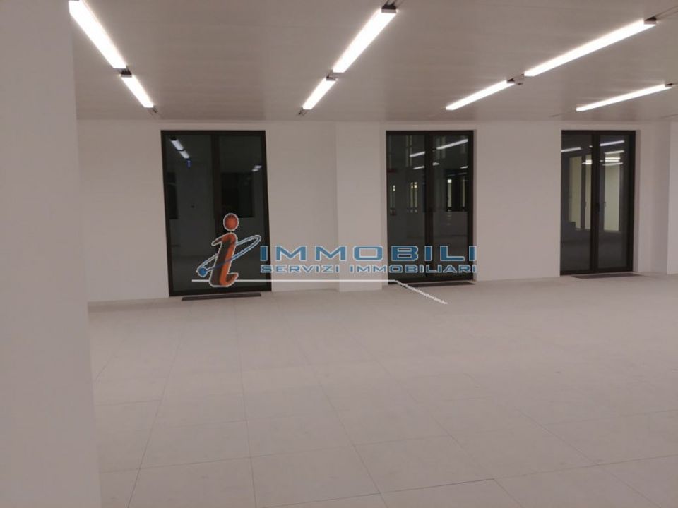 Erhvervsejendom i Milan, Milan - foto 3
