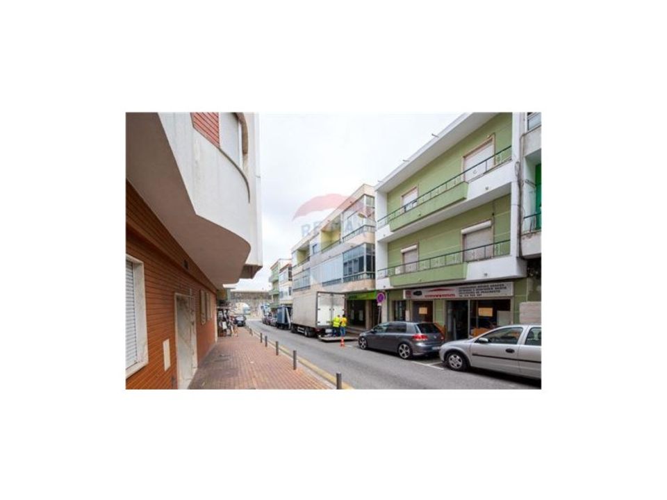 Erhvervsejendom i Amadora, Lisbon - foto 2