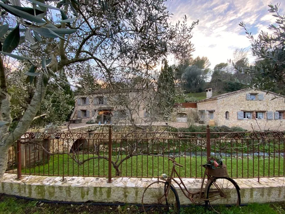 Villa i Le Rouret, Alpes-Maritimes - foto 1