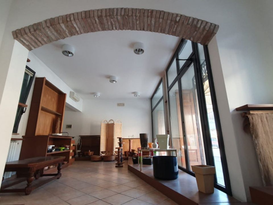 Erhvervsejendom i Mirandola, Modena - foto 2