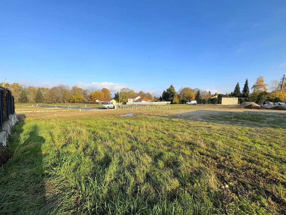 Helårsgrund i Saint-Sorlin-de-Morestel, Isere - foto 1