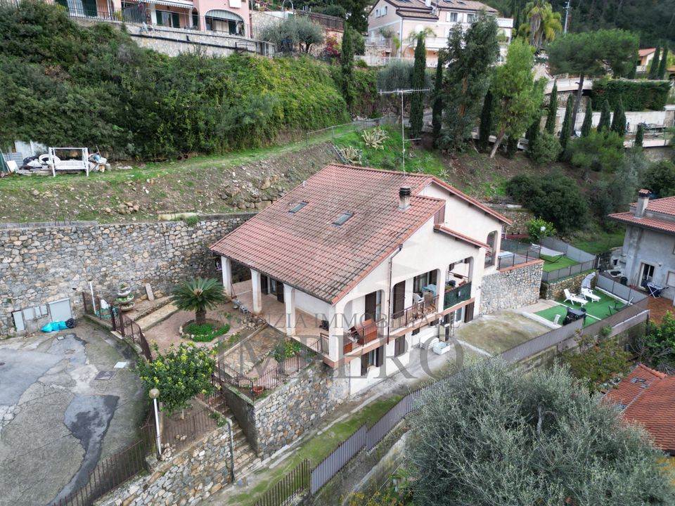 Villa a Ventimiglia, Imperia - foto 1