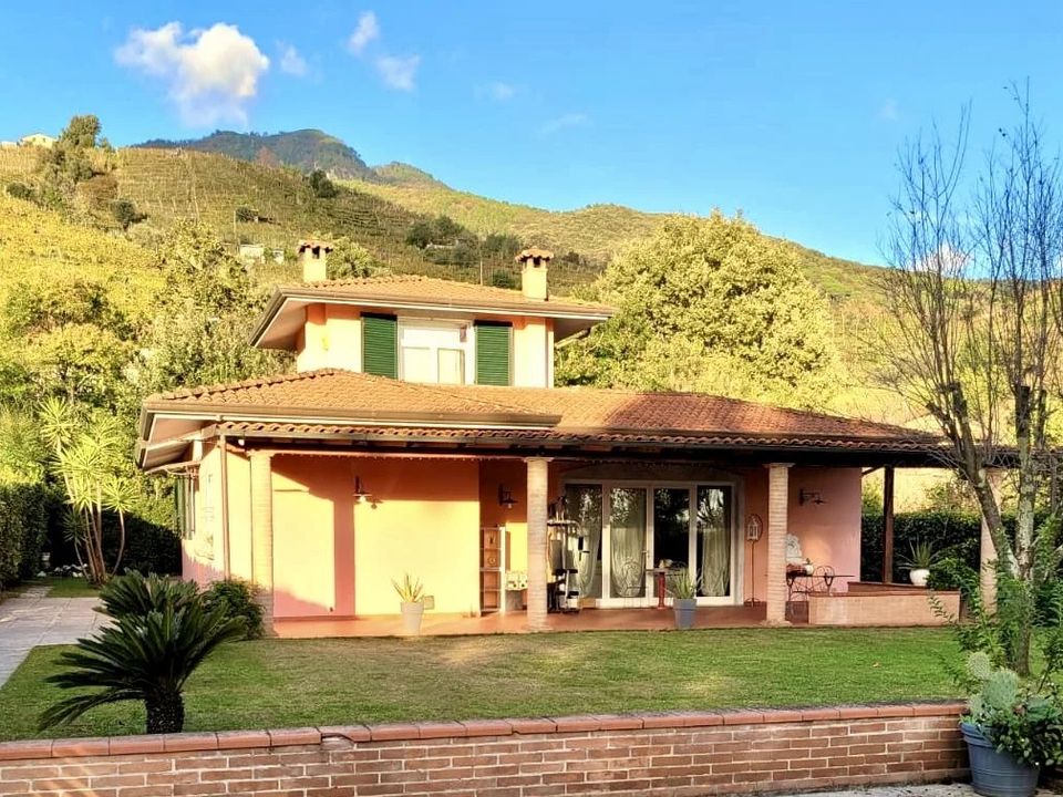 Villa a Massa, Massa and Carrara - foto 1