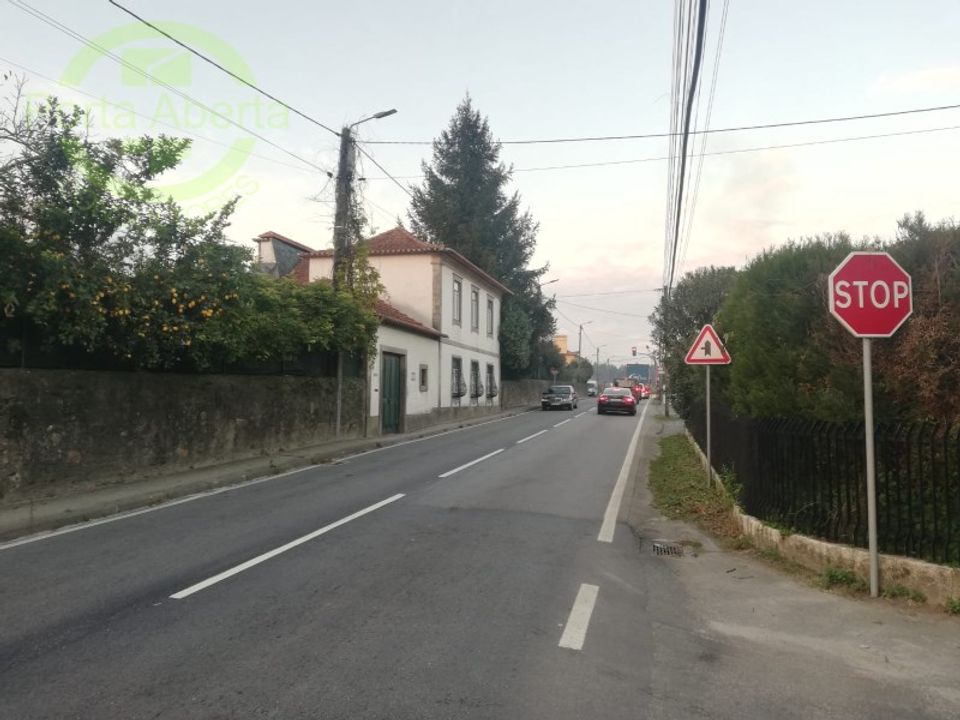 Helårsgrund i Lamelas e guimarei, Porto - foto 1
