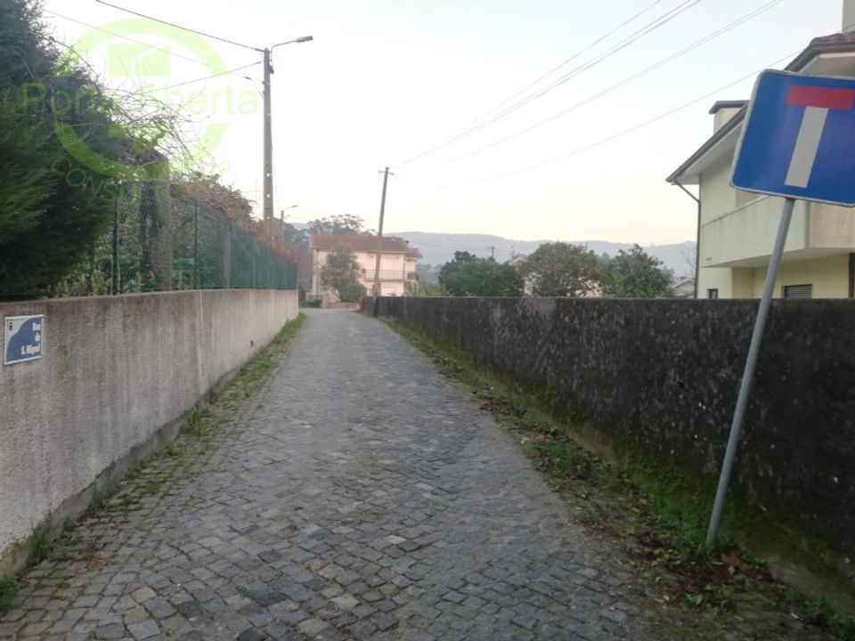 Helårsgrund i Lamelas e guimarei, Porto - foto 2