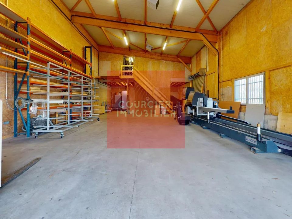Commercial property in Coignières, Yvelines - photo 1
