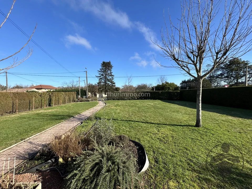 Helårsgrund i Coutras, Gironde - foto 1