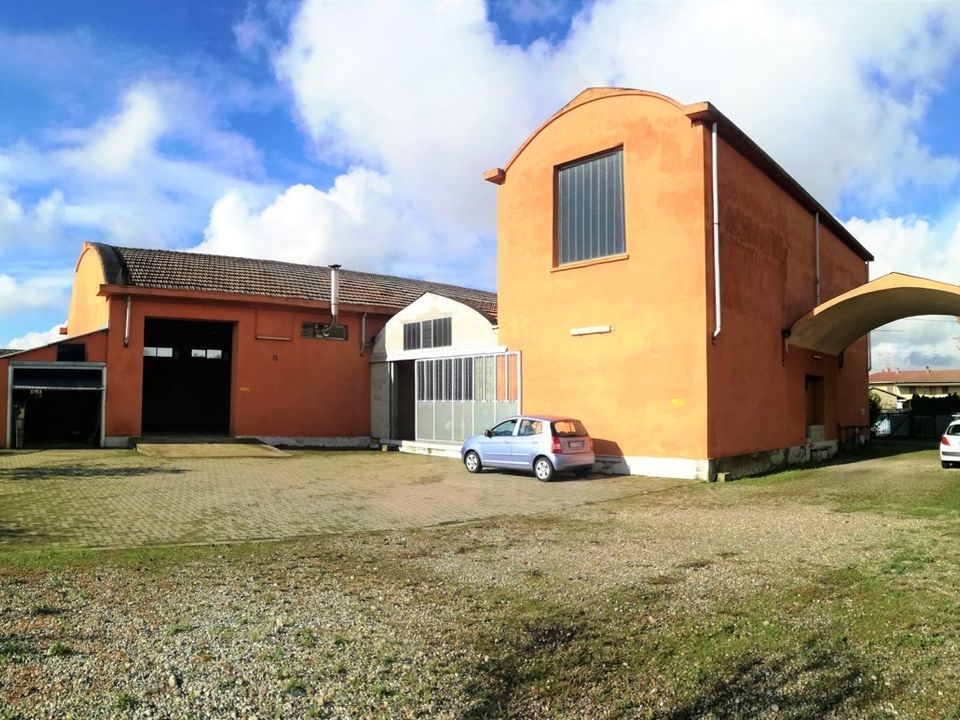 Erhvervsejendom i Pezzana, Vercelli - foto 1