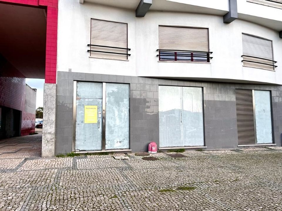 Erhvervsejendom i Santo Onofre e Serra do Bouro, Leiria - foto 1