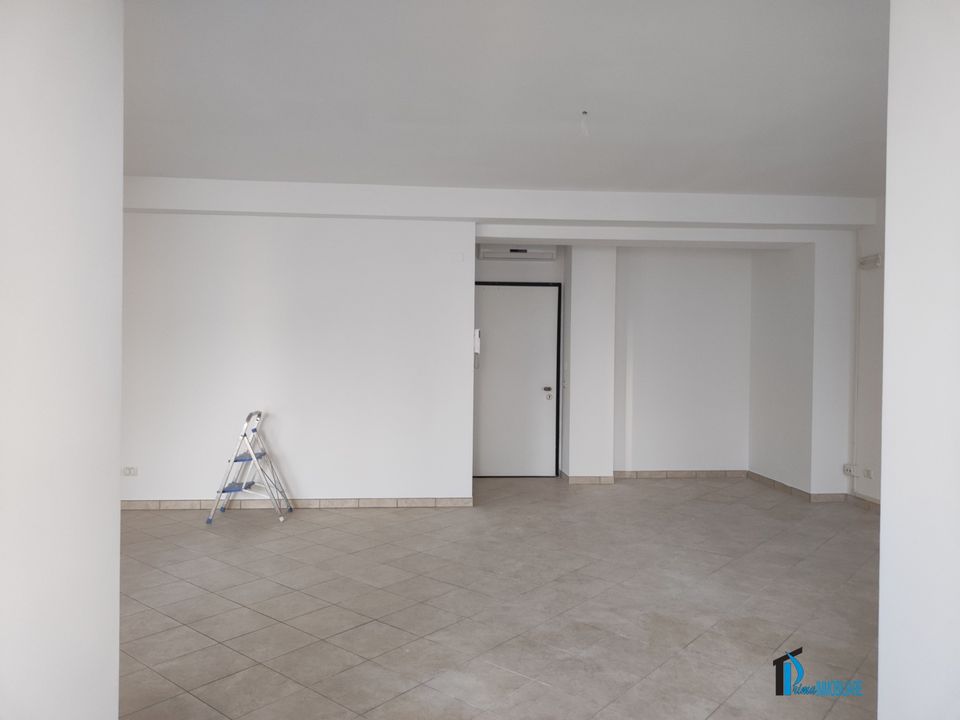 L'establiment comercial a Terni, Terni - foto 1