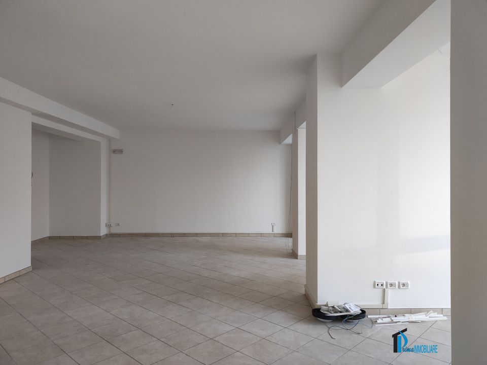 L'establiment comercial a Terni, Terni - foto 3