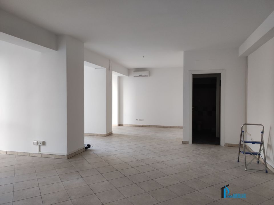 L'establiment comercial a Terni, Terni - foto 4