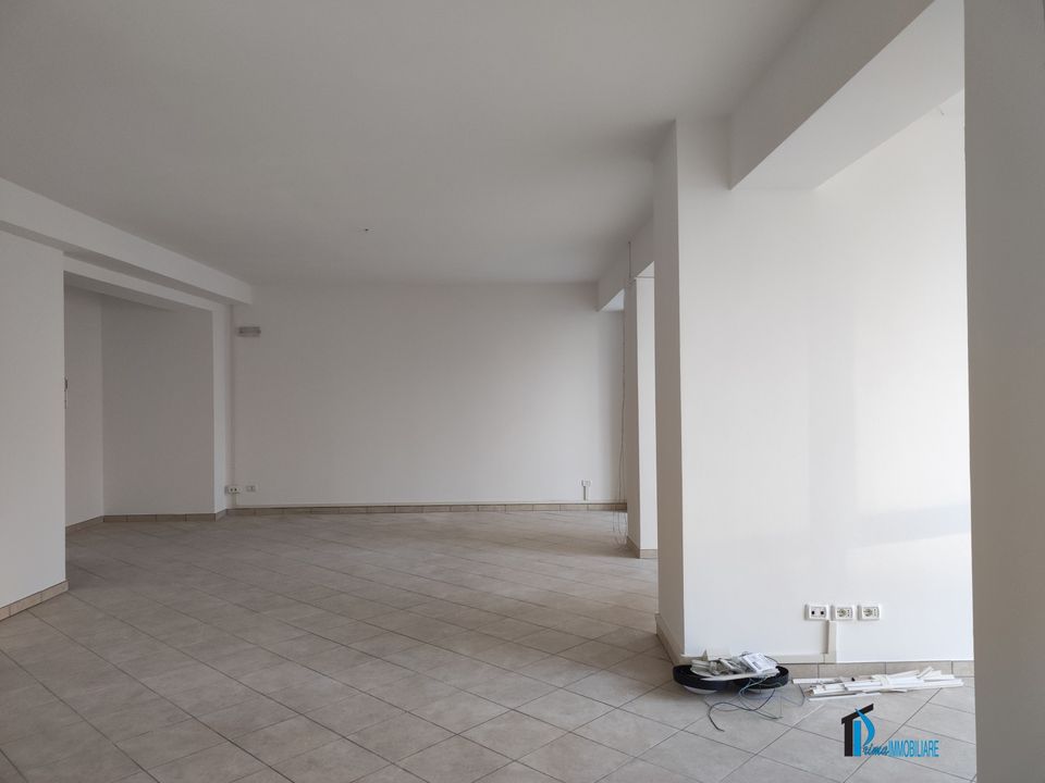 L'establiment comercial a Terni, Terni - foto 5