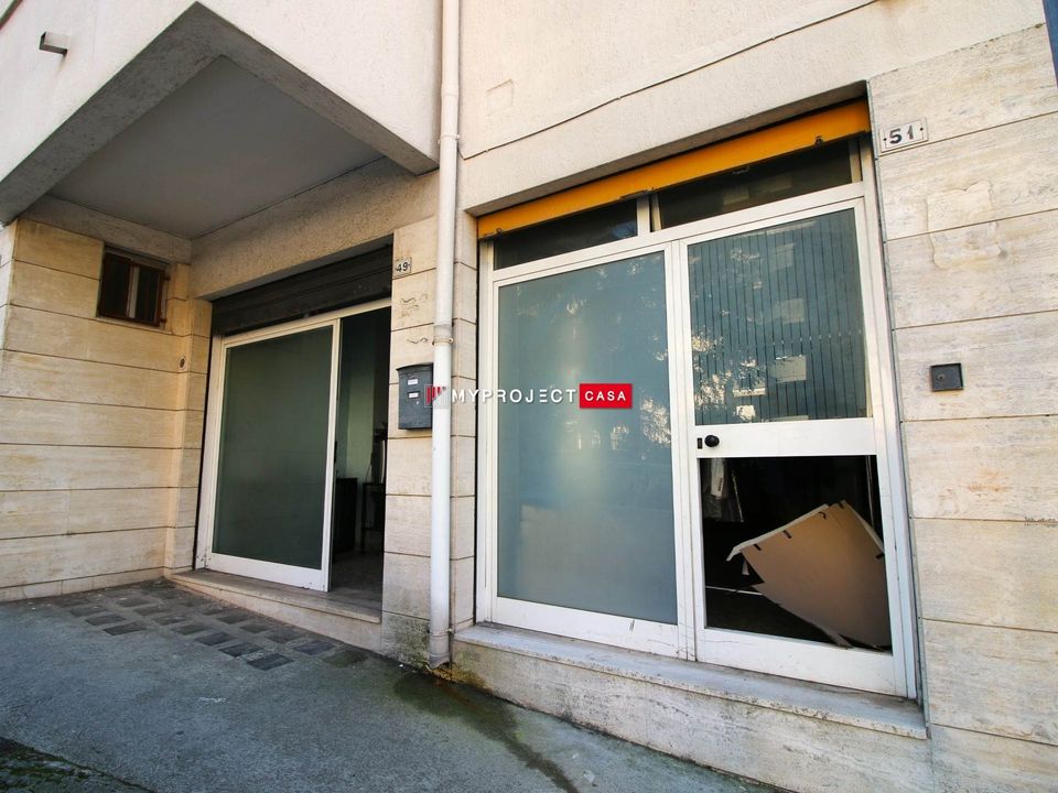 L'establiment comercial a Martina Franca, Taranto - foto 2