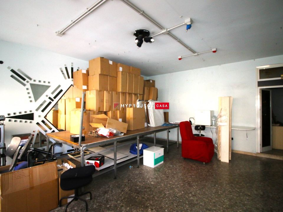 L'establiment comercial a Martina Franca, Taranto - foto 4
