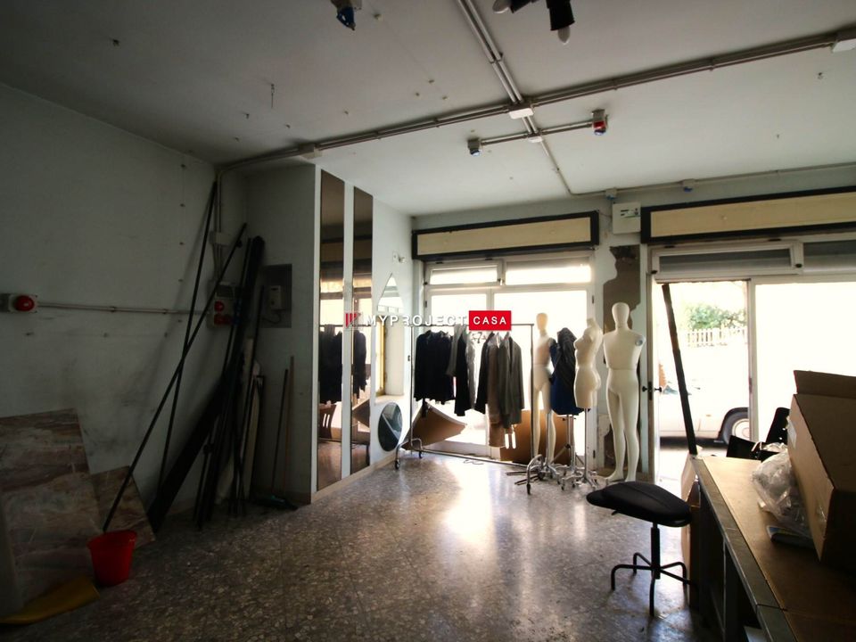 L'establiment comercial a Martina Franca, Taranto - foto 5
