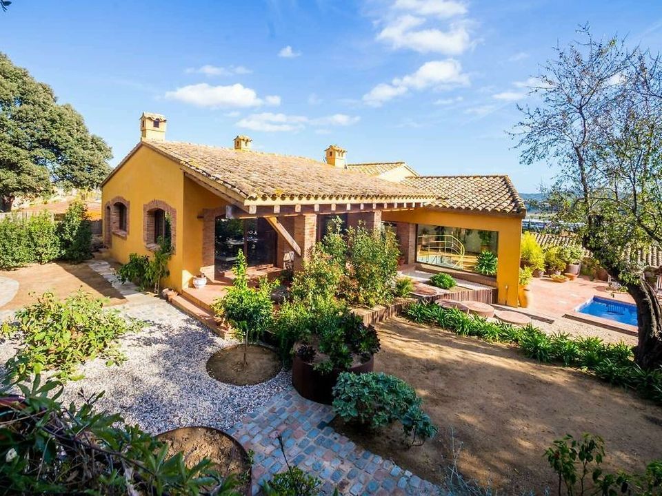Villa i Mont-Ras, Gerona - foto 1