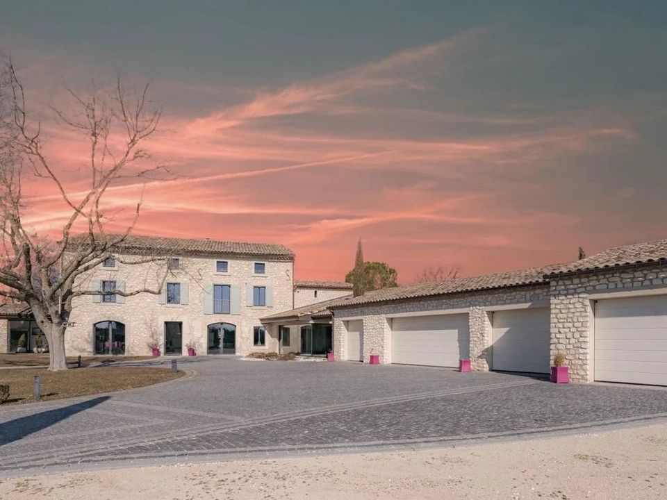 Villa in L'Isle-sur-la-Sorgue, Vaucluse - photo 1