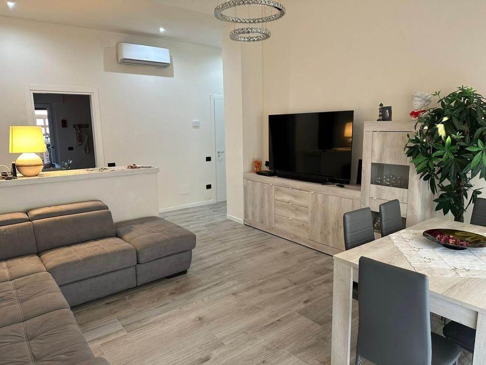 Lejlighed i Carrara, Massa and Carrara - foto 1