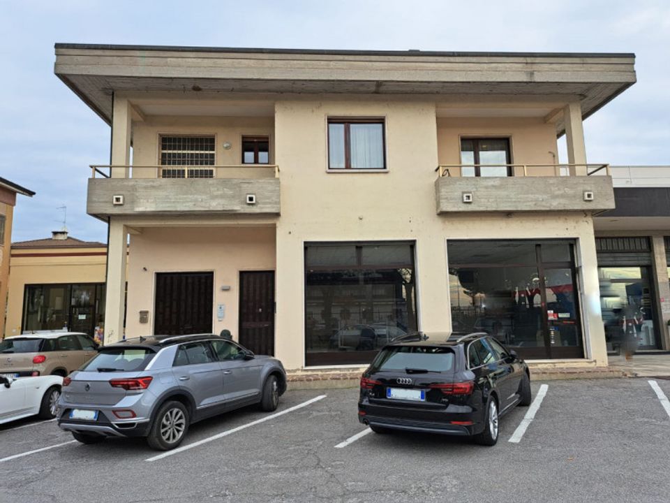 Erhvervsejendom i Castiglione delle Stiviere, Mantua - foto 1