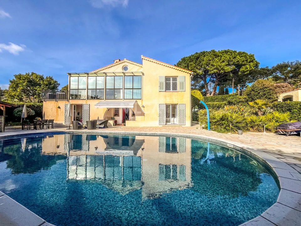 Villa i Antibes, Alpes-Maritimes - foto 1